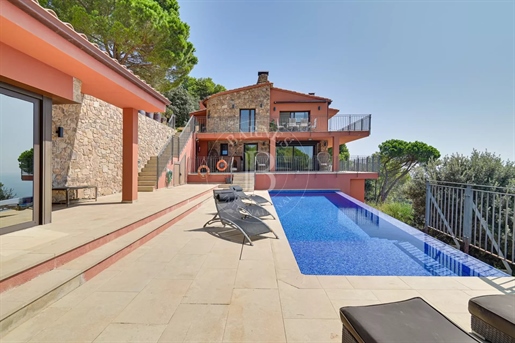 Belle villa avec vue spectaculaire sur la mer près du centre de Begur, Costa Brava