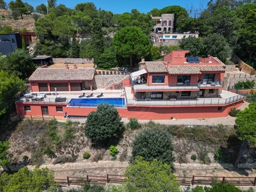 Schöne Villa mit spektakulärem Meerblick in der Nähe des Zentrums von Begur, Costa Brava