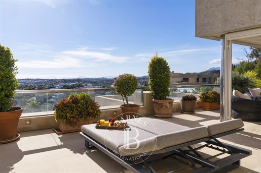 Impresionante Apartamento Con Vistas Panorámicas En Nueva Andalucía