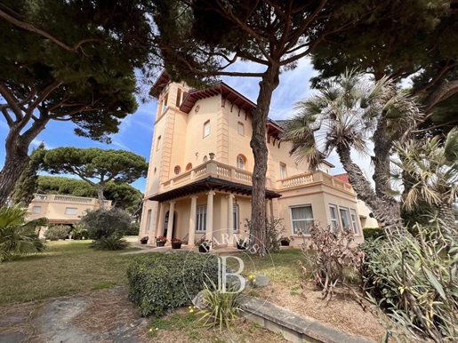 Maison moderniste avec valeur historique et personnalité à vendre en bord de mer à Sant Vicenç de Mo