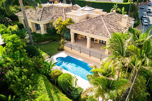 Magnificent Villa At The Foot Of The Golf Courses In Nueva Andalucía
