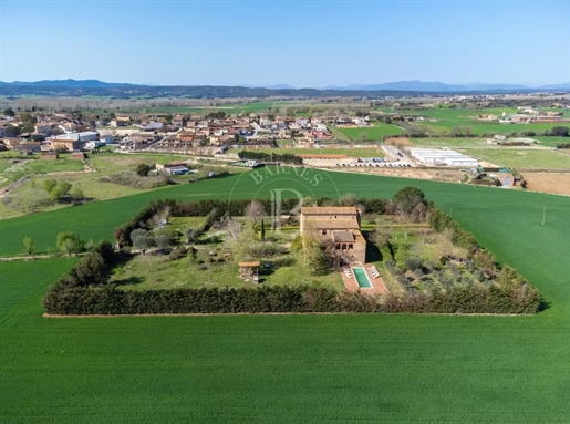 Ferme catalane de 1800 prête à emménager à Verges, Baix Empordà.