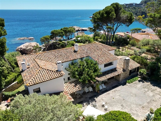 Unique and spectacular seafront villa in the prestigious area of Aiguablava, Begur, Costa Brava.