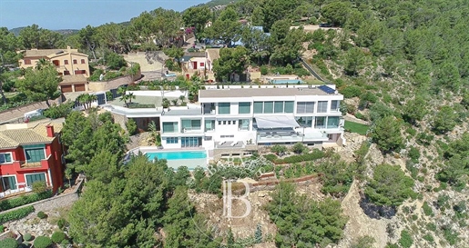 Spectaculaire villa in Costa d'en Blanes met uitzicht op zee