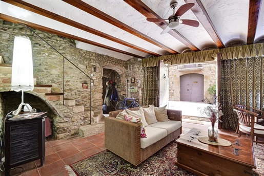 Charming village house with 5 bedrooms in the centre of Corçà, Baix Empordà.