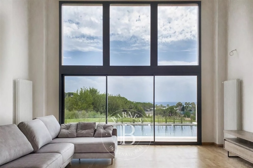 Замечательный новый дом с видом на море в Сант-Андреу-де-Льяванерес