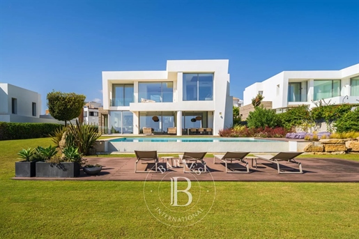 Sublime Design Villa At The Foot Of The Golf Courses Of Marbella Est