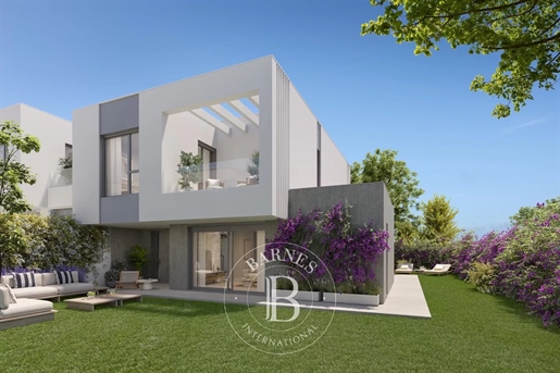 Magnificas Villas A 400 M De La Playa En Un Proyecto En Construcción En Marbella