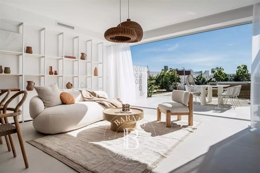 Impresionante Casa Adosada Recién Reformada A 500M De Las Playas En Marbella