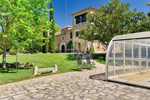 Exclusive historic farmhouse in Girona, just 40 minutes from the beaches of the Costa Brava.