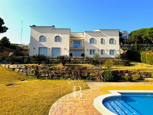 Exquis Oasis de 7 chambres et 582 mètres carrés : Vivre le luxe à Rocaferrera, Sant Andreu de Llavan