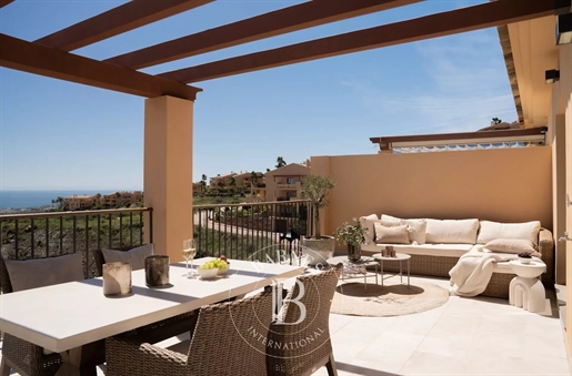 Incredible Penthouse With Panoramic Views Of The Sea And Golf In Benahavís