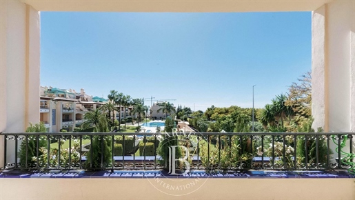 Très Bel Appartement Idéalement Situé À Marbella, Golden Mile