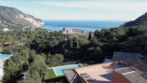 Contemporary Elegance: 7-Bedroom Villa with Aiguablava Sea Views in Begur