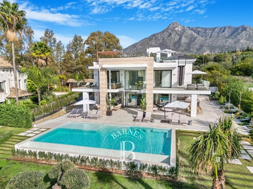 Fabulous Villa With Panoramic Sea And Mountain Views In Marbella, Golden Mile