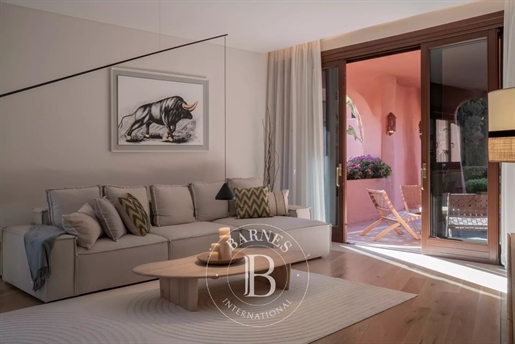 Newly Renovated Apartment In A Beachfront Complex In Estepona