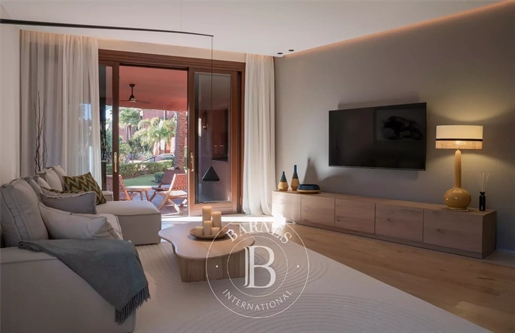 Newly Renovated Apartment In A Beachfront Complex In Estepona