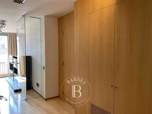 Luxury two level apartment in the historic center of Palma with garage, 2 minutes walk from Passeig