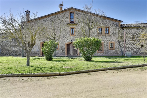 Casa de campo contemporânea com excelentes vistas para a montanha e para o mar, à venda em Baix Empo