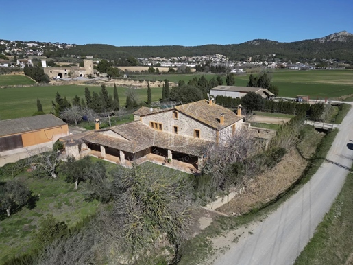 Casa de campo contemporânea com excelentes vistas para a montanha e para o mar, à venda em Baix Empo
