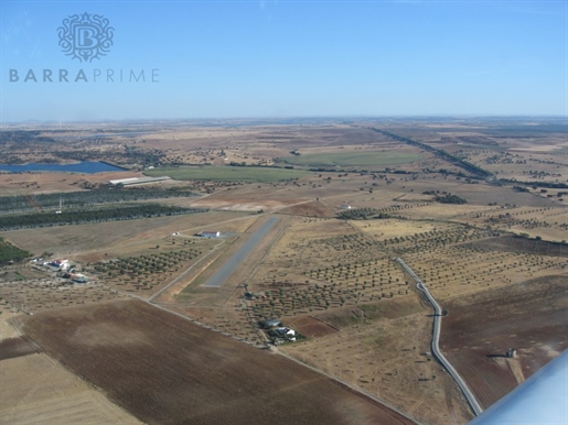 Villa and aerodrome on 30 hectares in the Alentejo | Barra Prime