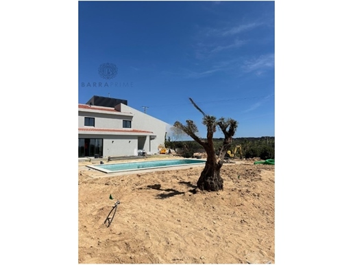 Moradia Isolada T7 com Piscina, Jardim e Vista Mar em Fonte Santa, Quarteira