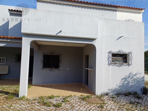 Fantastic investment opportunity, 4 bedroom villa with pool to renovate, Vale de Lobo