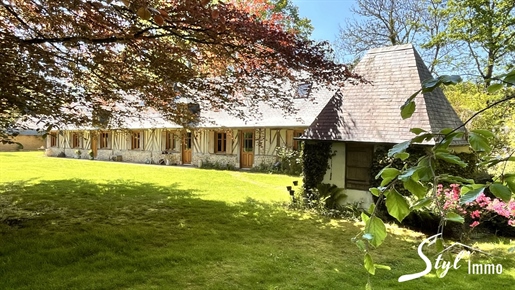Authentisches renoviertes Bauernhaus in der Normandie im Landschaftspark.