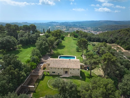 Sole Agent | Exceptional property with panoramic sea views