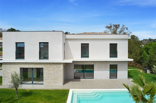 Mougins - Nieuwe moderne villa met zwembad