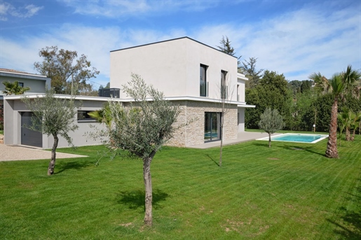 Mougins - Nieuwe moderne villa met zwembad
