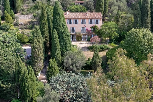 Peymeinade - 18th century farmhouse to restore on 1 hectare olive grove