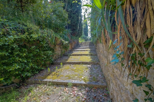 Пеймейнаде - фермерский дом 18 века, который будет восстановлен в оливковой роще площадью один гект