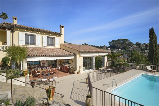 Mougins- villa de style provençale avec vue dégagée sur les collines