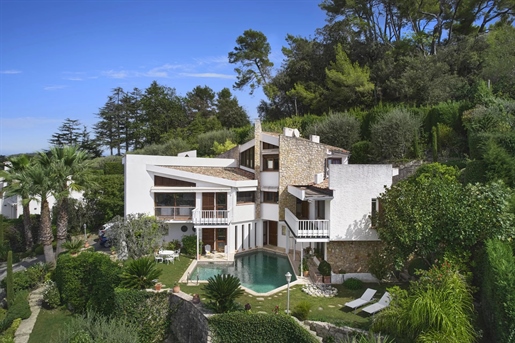 Mougins - Architect's villa in a sought-after domain