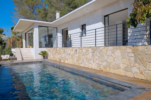 Contemporary villa in a quiet area with unobstructed views