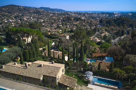 Mougins - encantadora casa renovada com vista para o mar