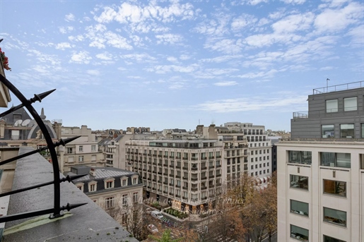 Paris VIIIe - Avenue Montaigne