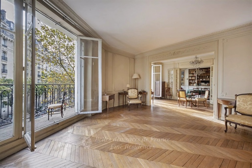 Parijs 16e arrondissement – Een gezinsappartement met 6 slaapkamers en een balkon