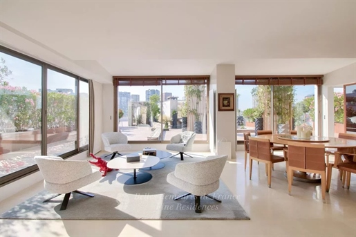 Paris 16th District – An exceptional penthouse apartment
