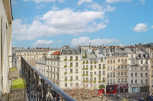 Paris VIe - Carrefour de l'Odéon - Sixième étage avec balcons