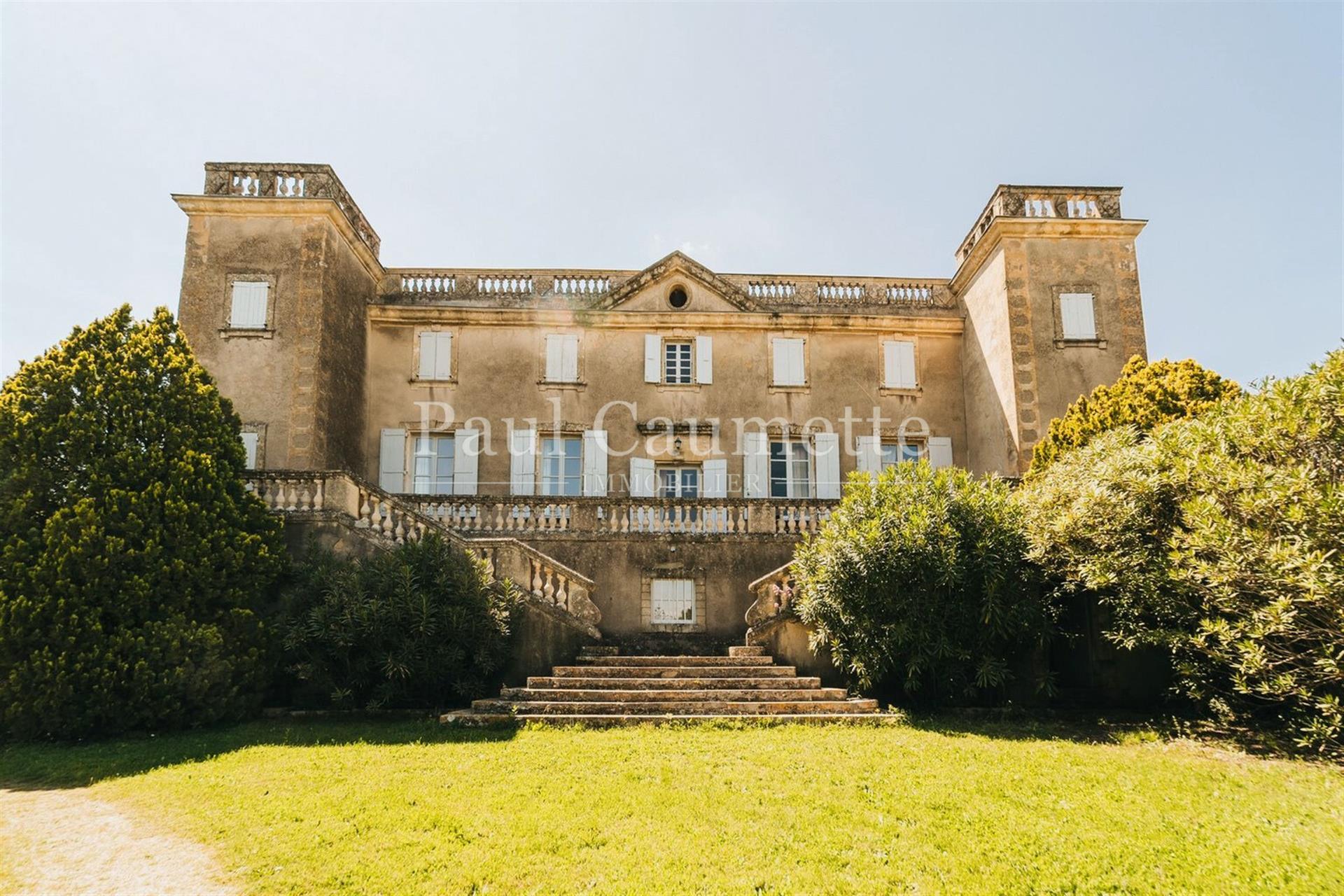 Château D'exception Avec Son Parc, Aux Portes D'uzès
