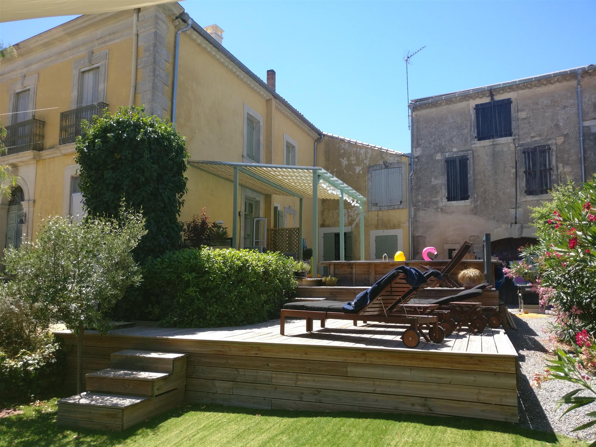 Mansion completely renovated with taste