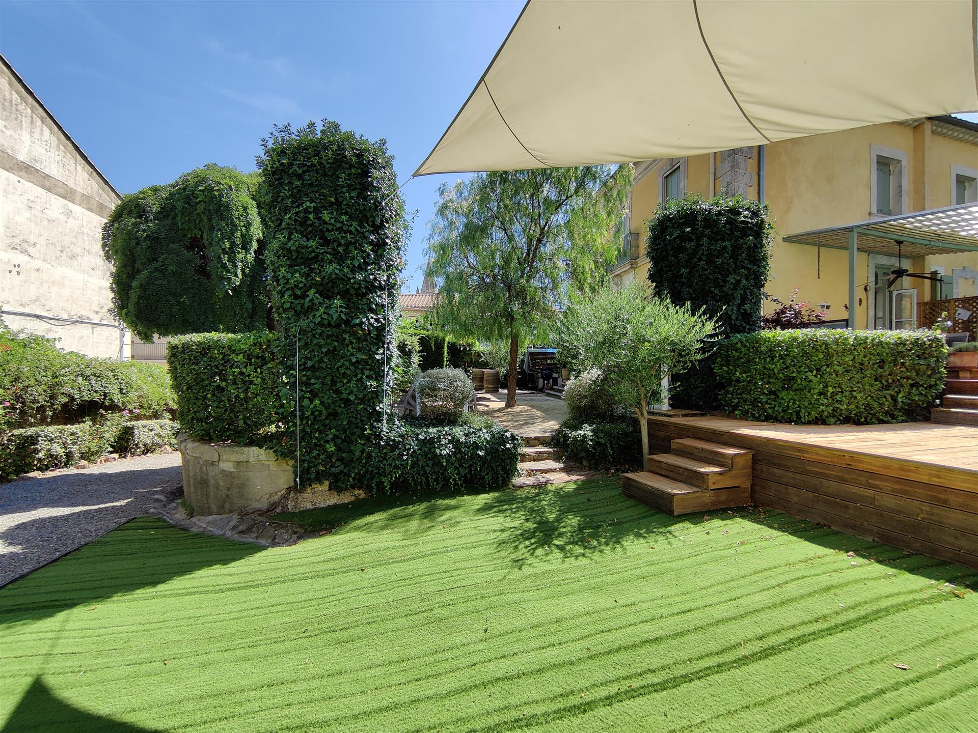 Mansion completely renovated with taste