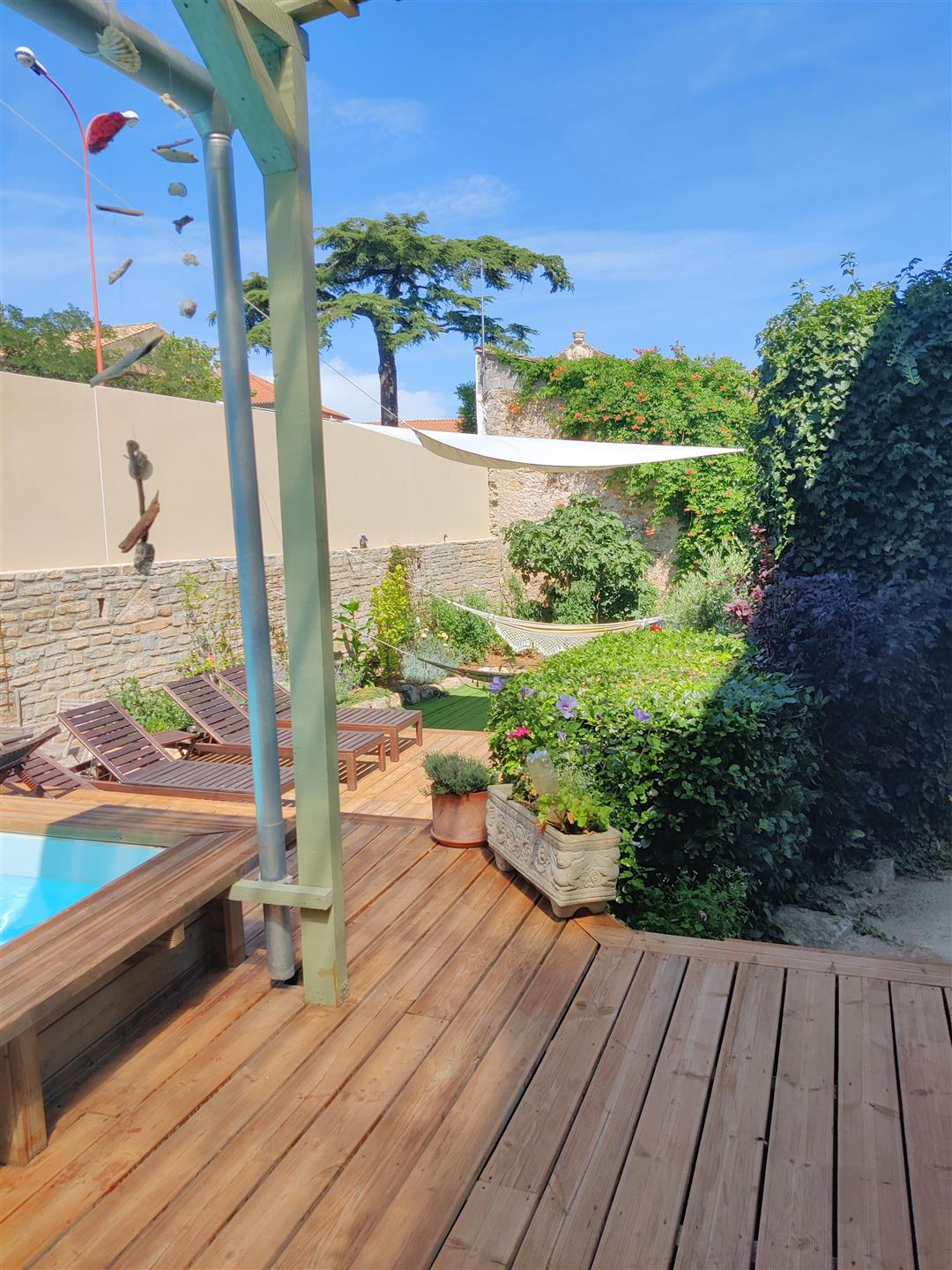 Mansion completely renovated with taste