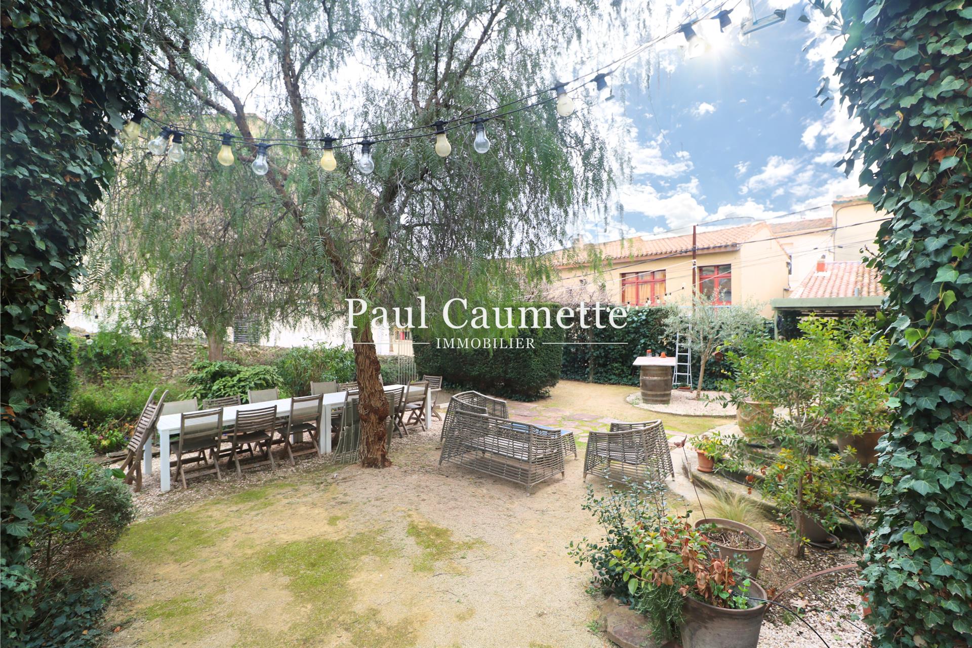 Mansion completely renovated with taste