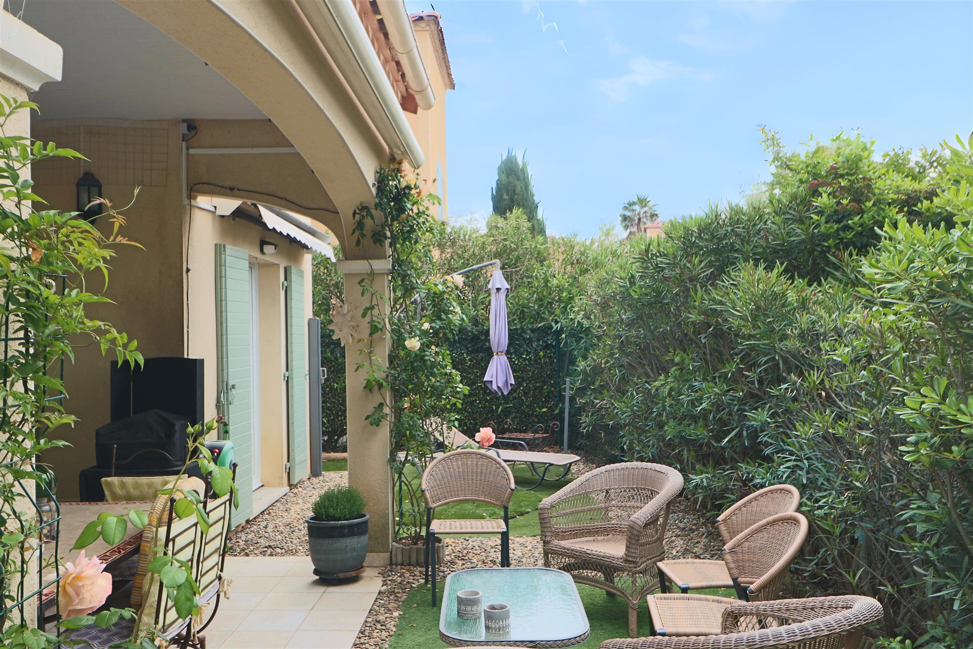 Renovated and equipped villa at Golf Saint Thomas, between Beziers and Pezenas