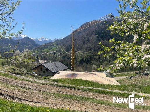 Quiet plot of land with mountain views in Serraval