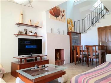Algarve - Albufeira - Maison de ville triplex à vendre de 2 chambres, avec vue mer et garage