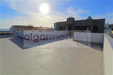 Algarve - Albufeira - Apartamentos T2 Novos para venda, com estacionamento e arrumos, em frente à pr
